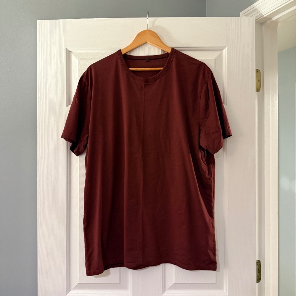 Men Lululemon T-Shirt Burgundy XL